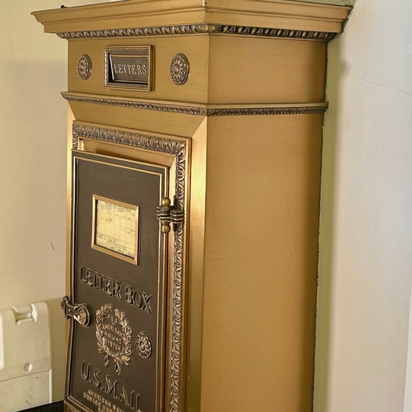 Vintage mail box in Henry Clay
